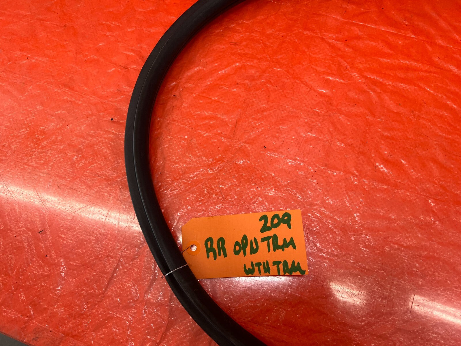 04 08 ACURA TSX   RIGHT REAR   DOOR TO CHASSIS WEATHER STRIP OPEN TRIM OEM #2098
