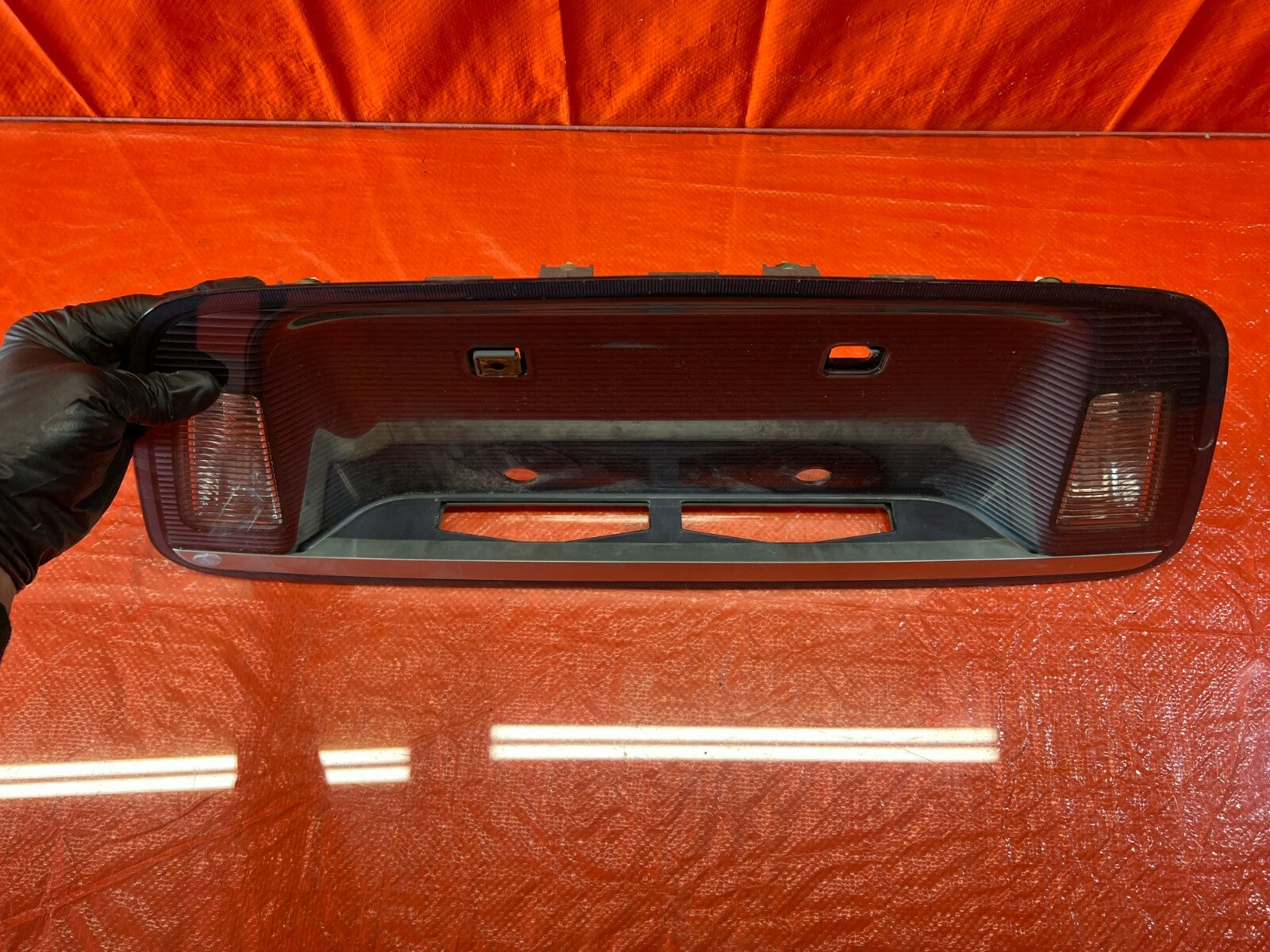 04 06 ACURA TL   REAR TRUNK LID LICENSE PLATE HOLDER TRIM W/ LIGHTS   OEM #1088