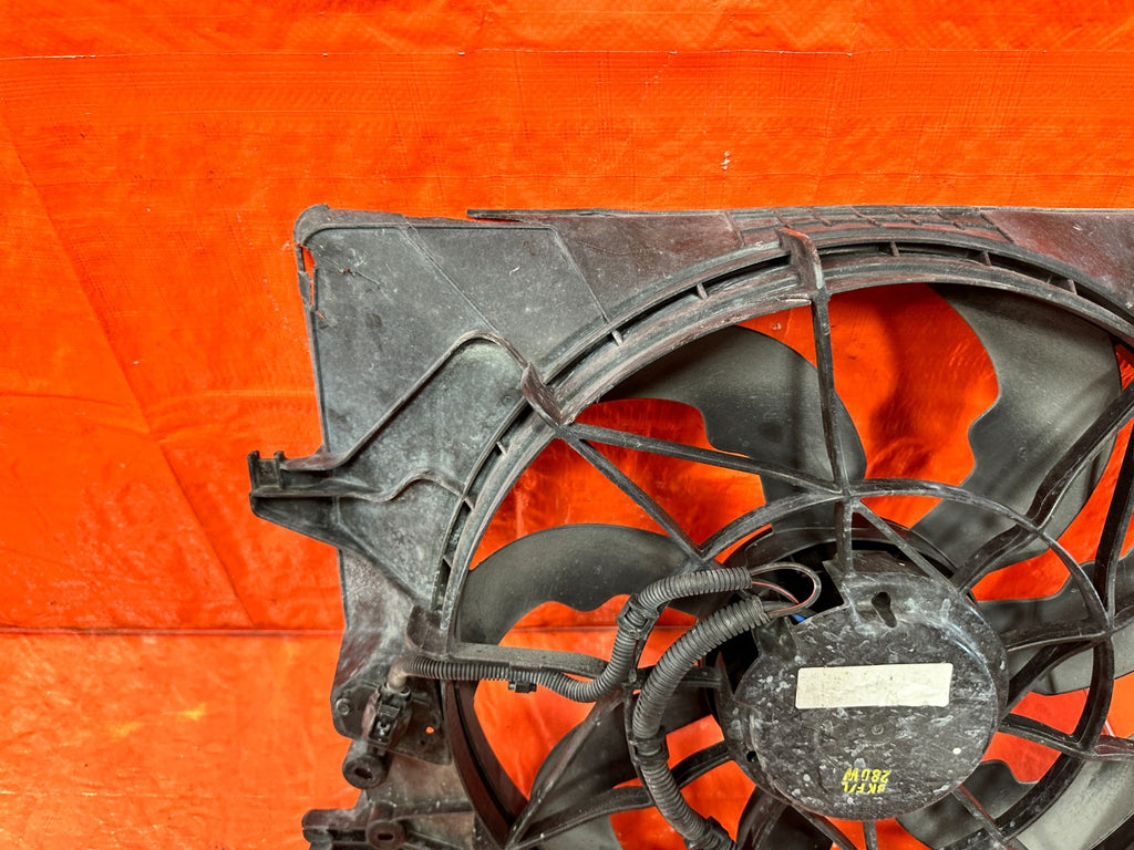 13 16 HYUNDAI GENESIS COUPE 3.8L   RADIATOR COOLING FAN W/ MOTOR & HOUSING   OEM7