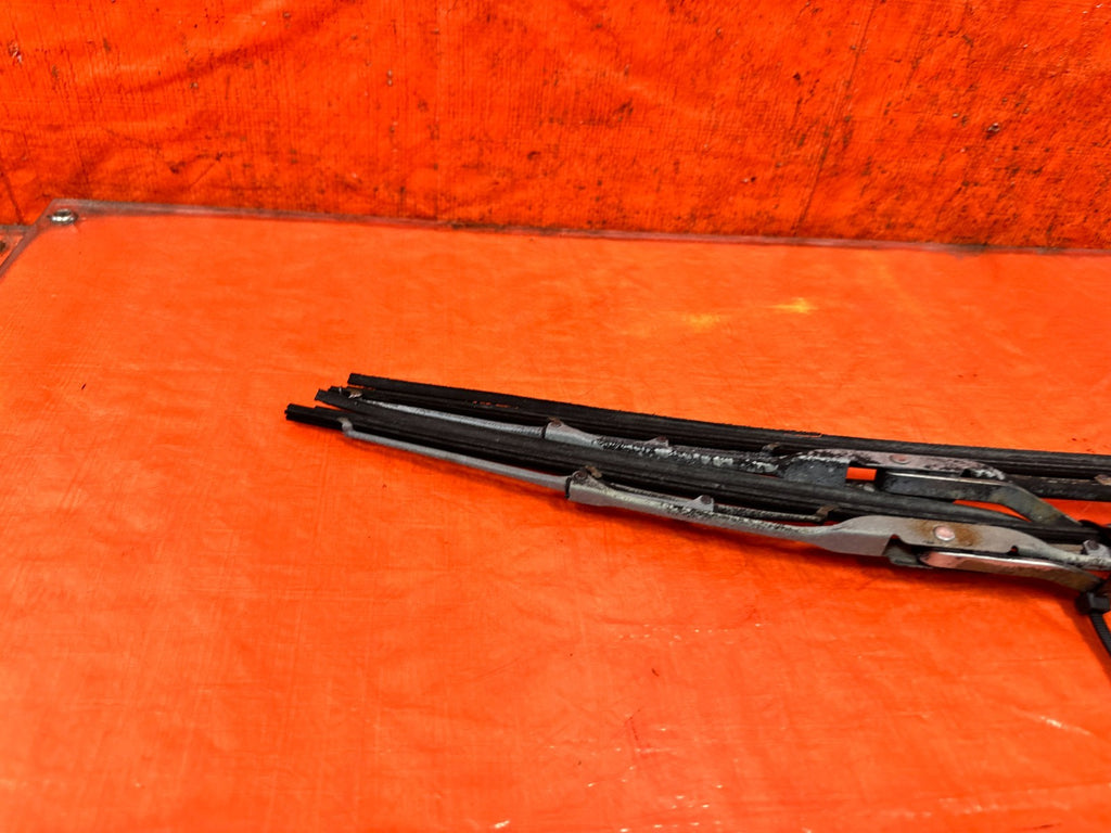 90 91 HONDA CIVIC HATCHBACK   LEFT & RIGHT WINDSHIELD WIPER ARMS   OEM 3254