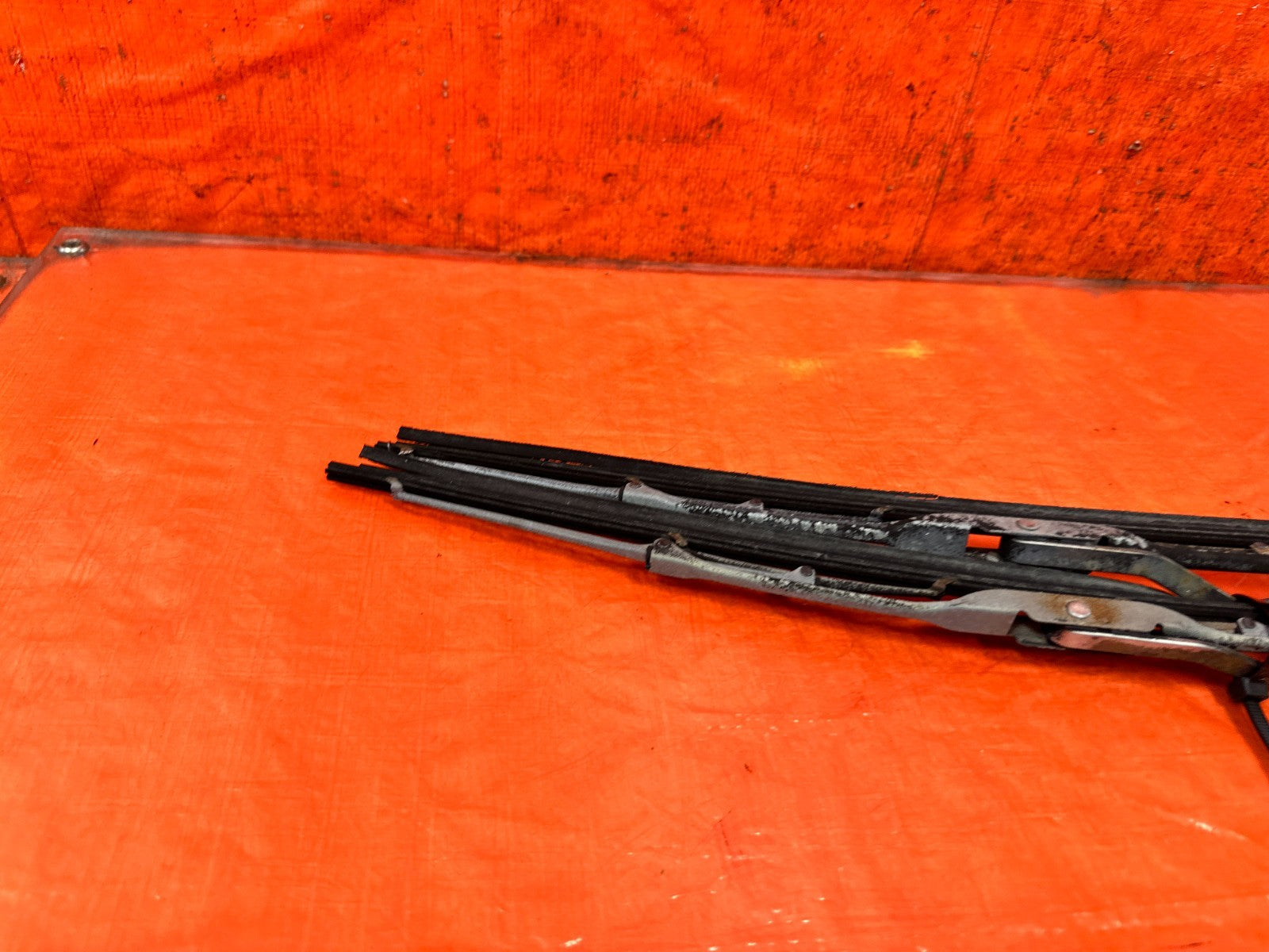 90 91 HONDA CIVIC HATCHBACK   LEFT & RIGHT WINDSHIELD WIPER ARMS   OEM 3254