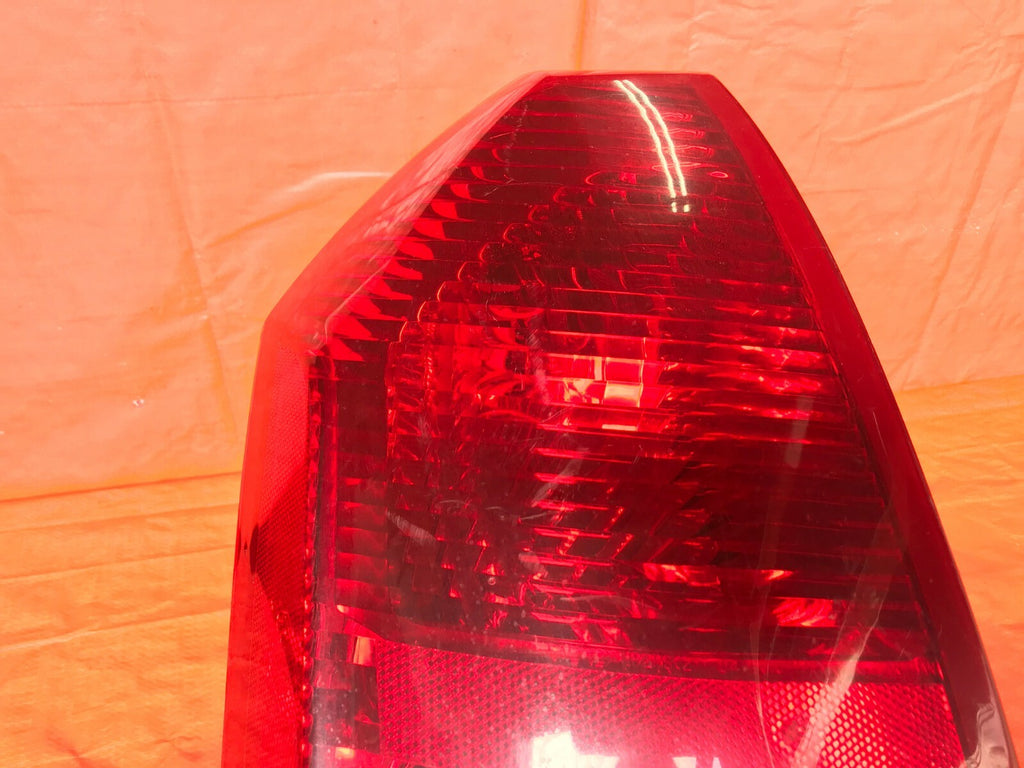 OEM 2005 2006 2007 CHRYSLER 300   BASE MODEL   TAIL LIGHT LAMP 05 06 075