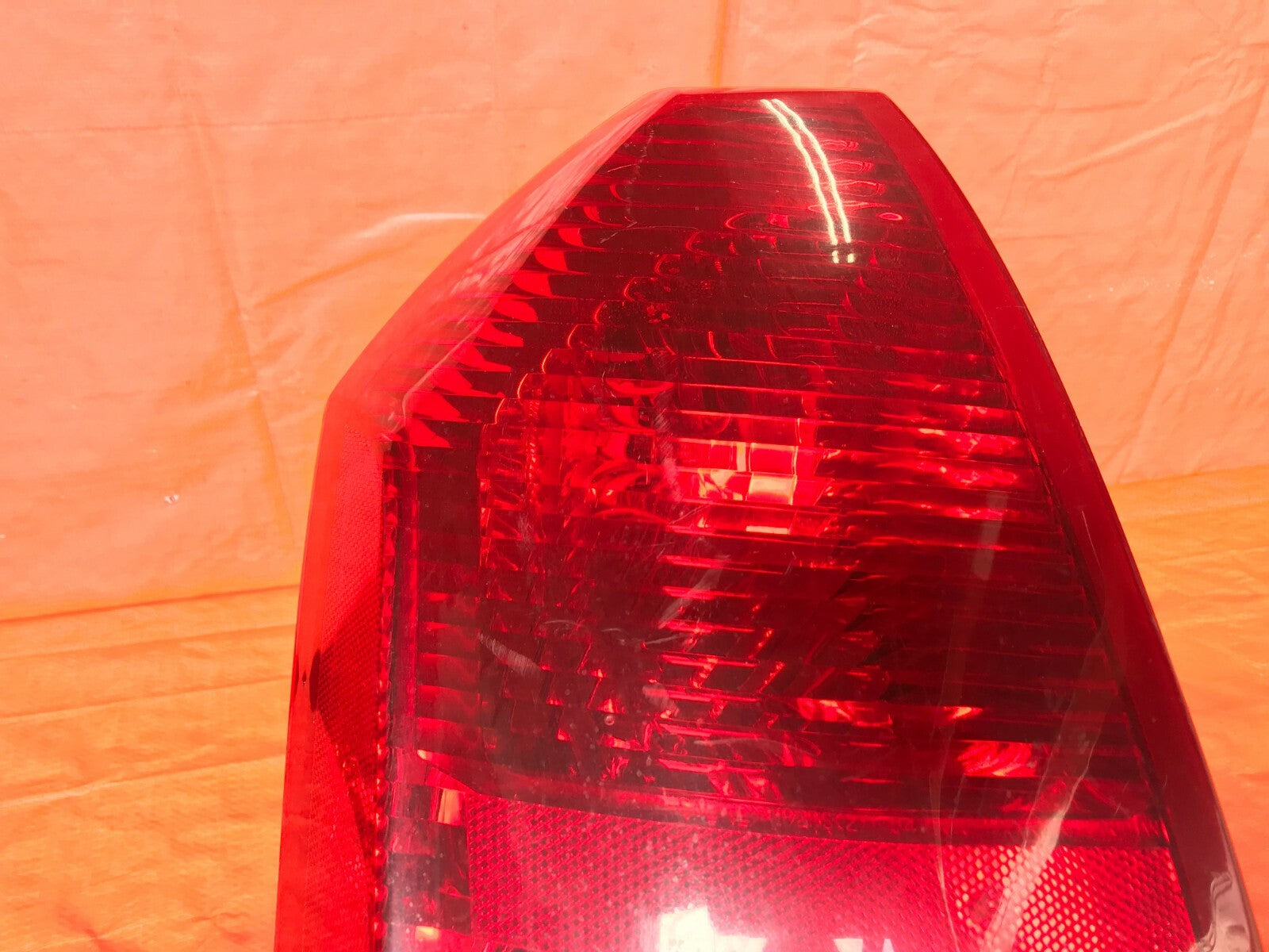 OEM 2005 2006 2007 CHRYSLER 300   BASE MODEL   TAIL LIGHT LAMP 05 06 075