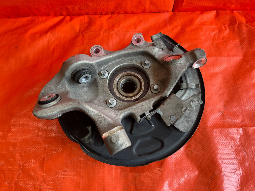 15 20 MERCEDES BENZ C300 W205 4MATIC / DRIVER LEFT REAR SPINDLE KNUCKLE HUB OEM 7