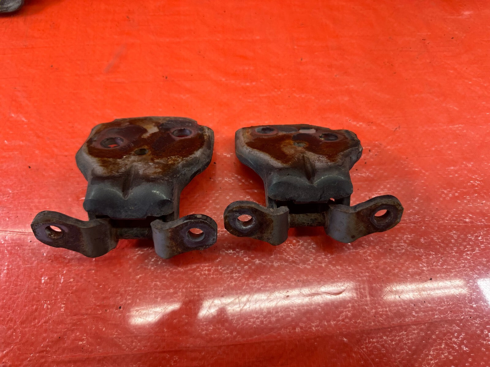 97 01 HONDA PRELUDE   DOOR HINGE SET HINGES   UPPER & LOWER   RIGHT SIDE OEM 21010