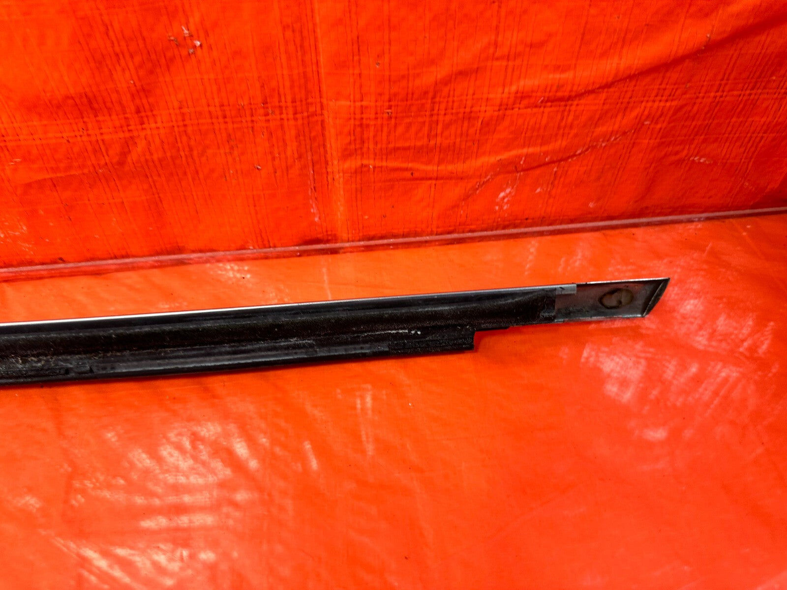 04 08 ACURA TSX   RIGHT REAR EXTERIOR WINDOW GLASS TRIM   OEM FACTORY #27510