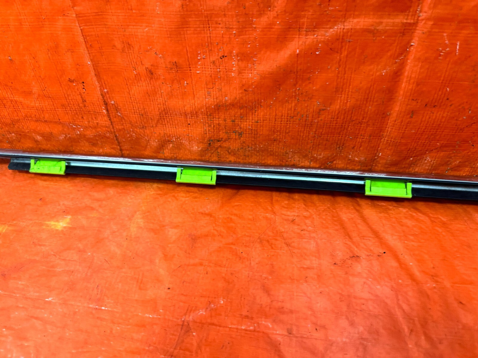 96 00 HONDA CIVIC SEDAN 4D   DRIVER LEFT FRONT EXTERIOR WINDOW GLASS TRIM OEM 973