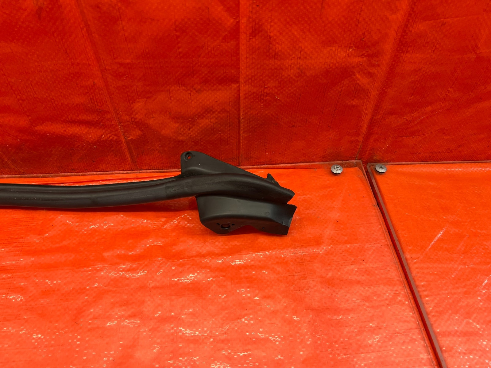 08 15 INFINITI G37 & Q60   RIGHT DOOR   LOWER WEATHER STRIP SEAL OEM #2076