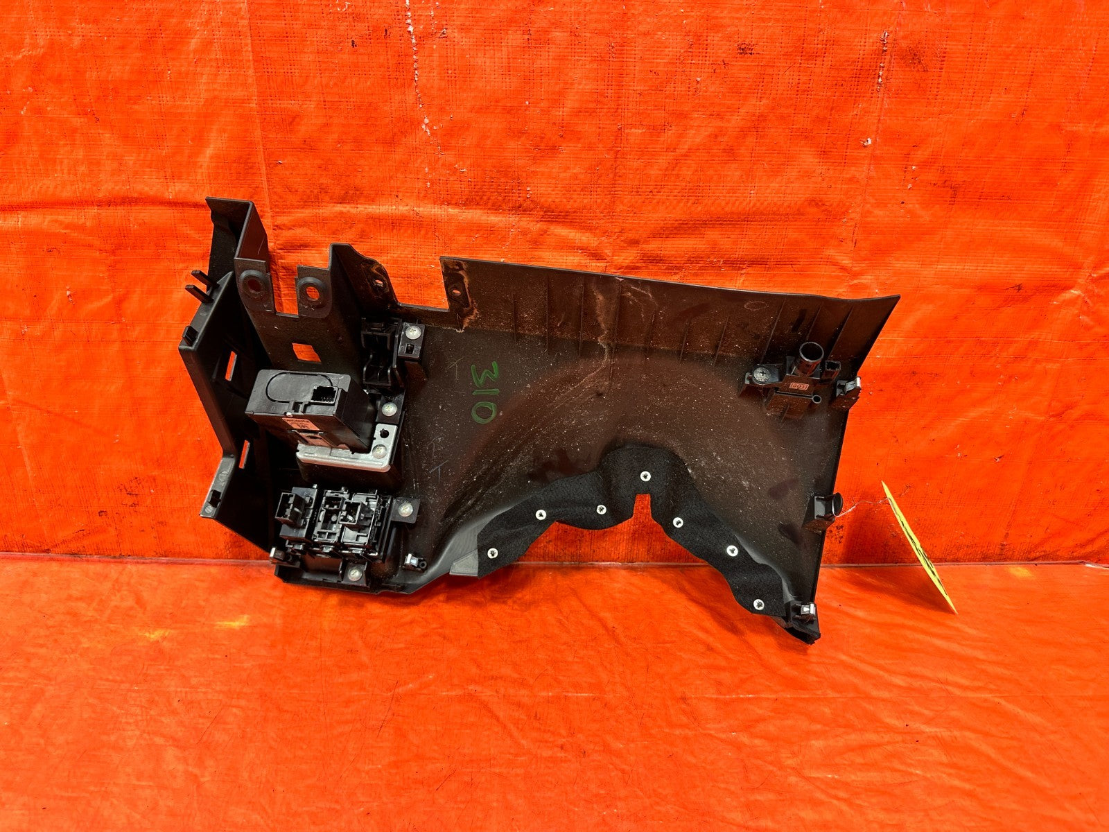 08 15 INFINITI G37 Q60 COUPE   KNEE TRIM UNDER STEERING COLUMN LOWER COVER   3105