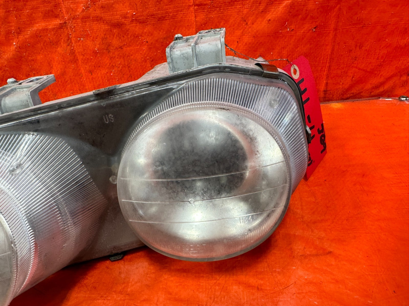 94 97 ACURA INTEGRA HEADLIGHTS HEADLAMPS   LEFT AND RIGHT HEADLIGHT SET OEM 3092