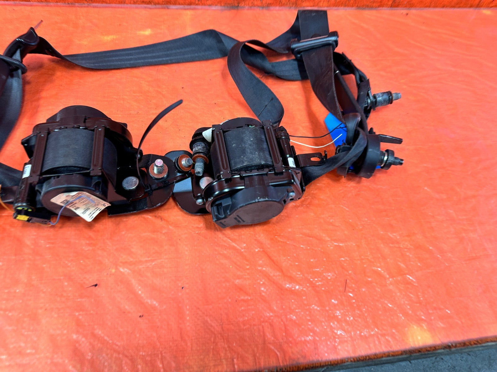 10 16 HYUNDAI GENESIS COUPE   LEFT & RIGHT FRONT SEAT BELTS   BLACK   OEM #3182