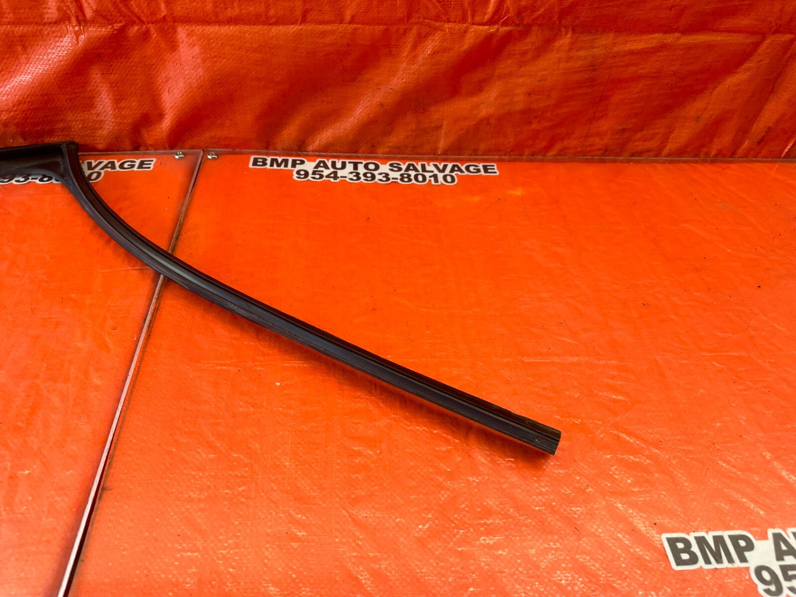 07 12 LEXUS ES350   PASSENGER RIGHT REAR WINDOW GLASS RUN CHANNEL   OEM #2444