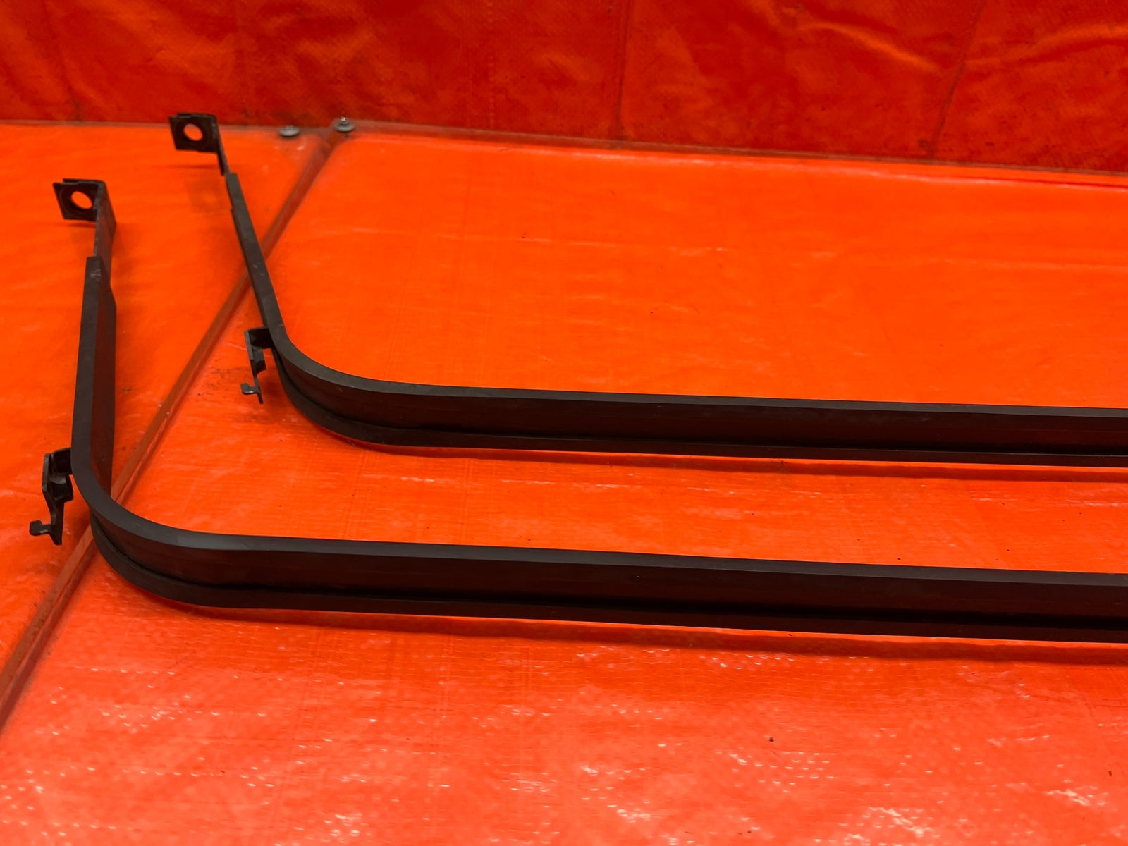 08 15 INFINITI G37 COUPE GAS GASOLINE FUEL TANK MOUNTING STRAPS BAND SET OEM 1696