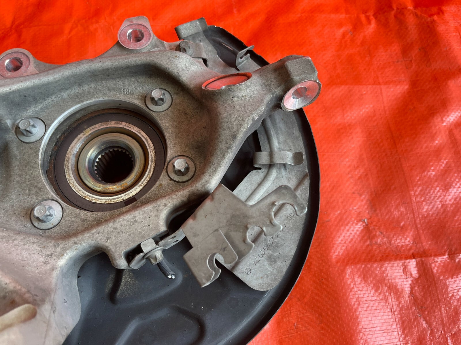 15 20 MERCEDES BENZ C300 W205 4MATIC / DRIVER LEFT REAR SPINDLE KNUCKLE HUB OEM 9