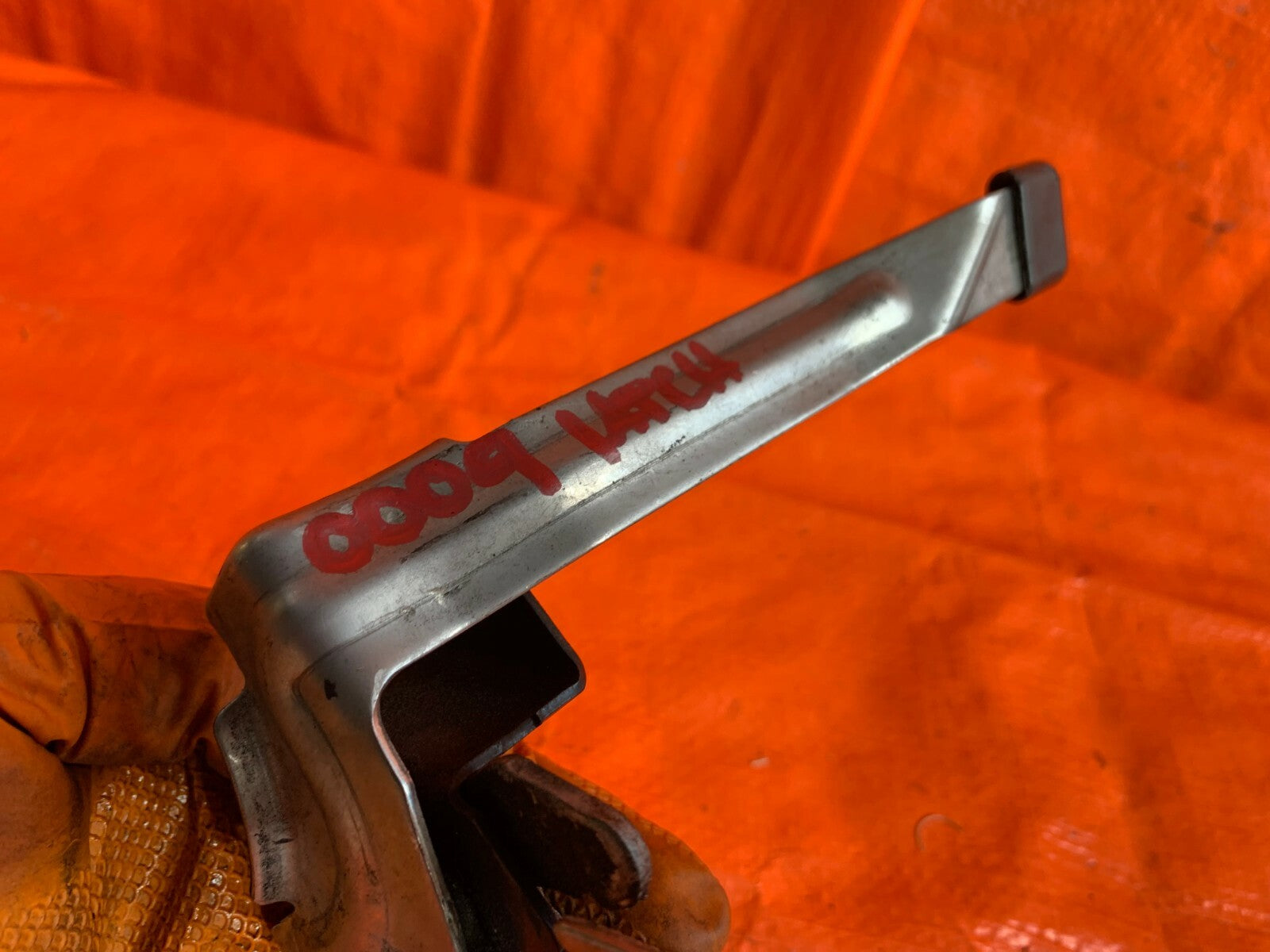 2004 04 HONDA CR V CRV 4WD   FRONT EXTERIOR HOOD LATCH3