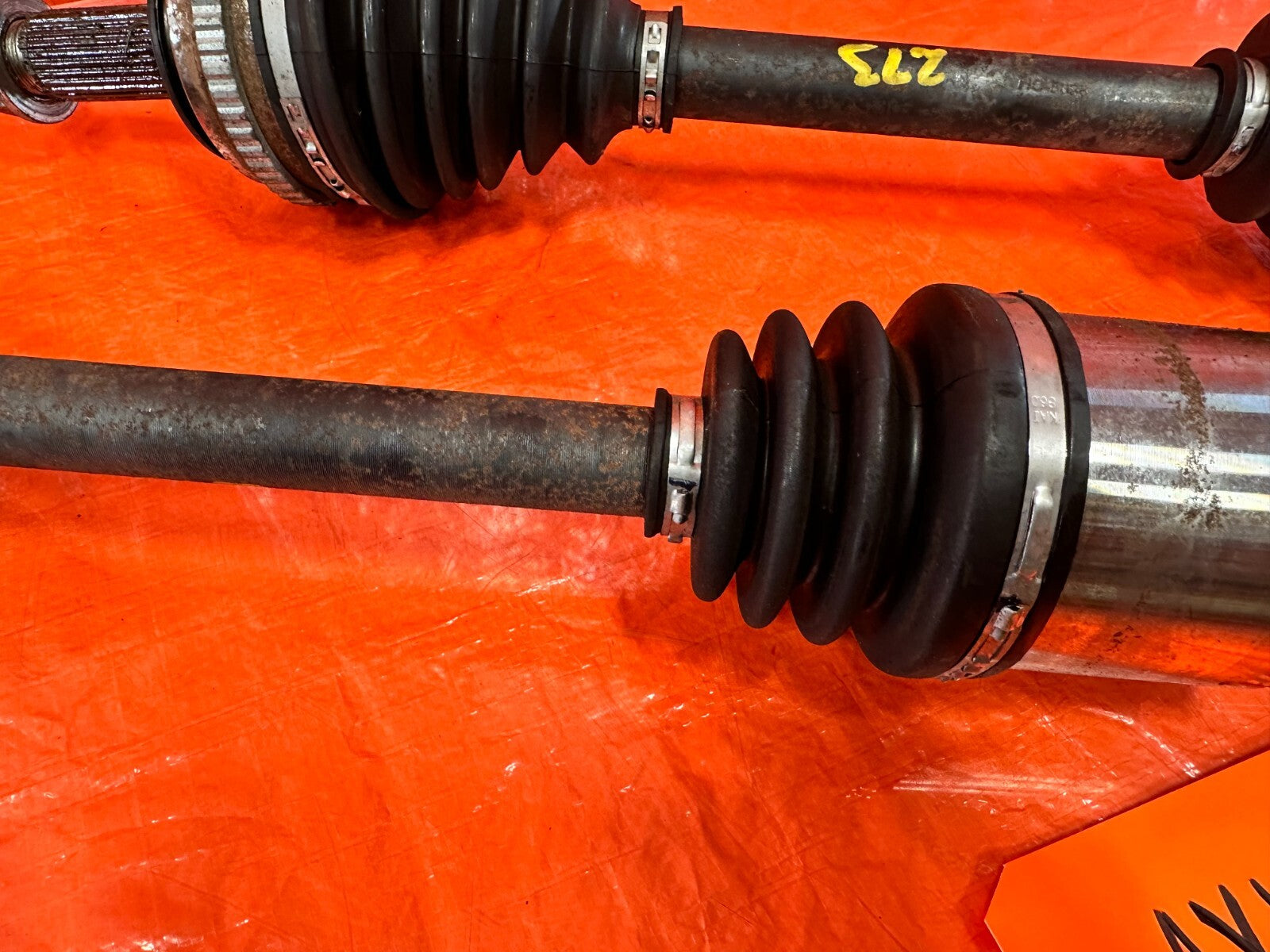 92 96 HONDA PRELUDE   H22 H22A   LEFT AND RIGHT   AXLES DRIVESHAFTS   OEM 27910