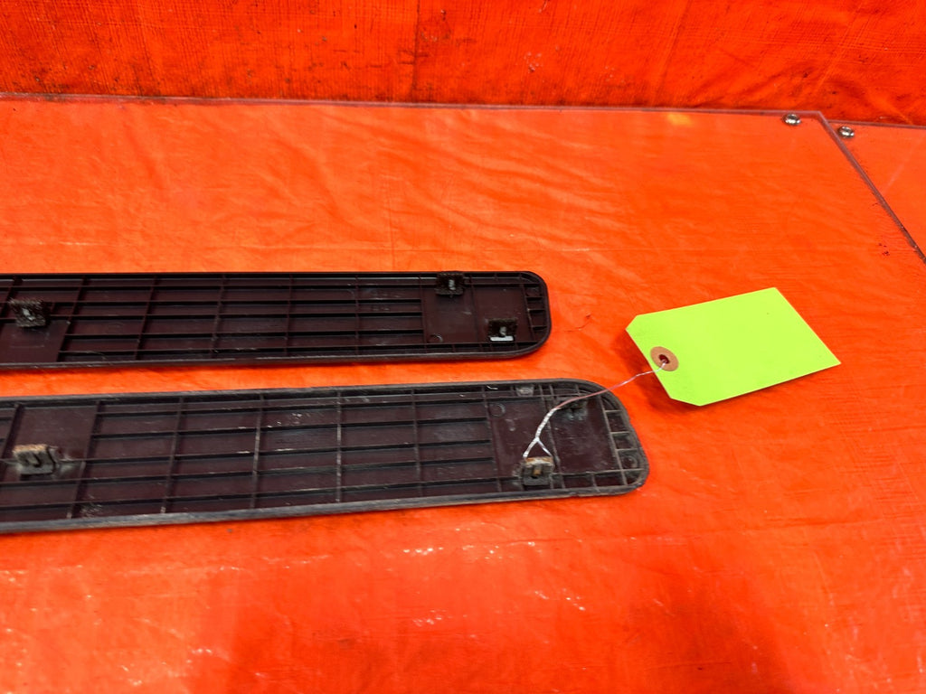 10 16 HYUNDAI GENESIS COUPE   LEFT AND RIGHT FLOOR PILLARS SCUFF PLATES OEM 29918