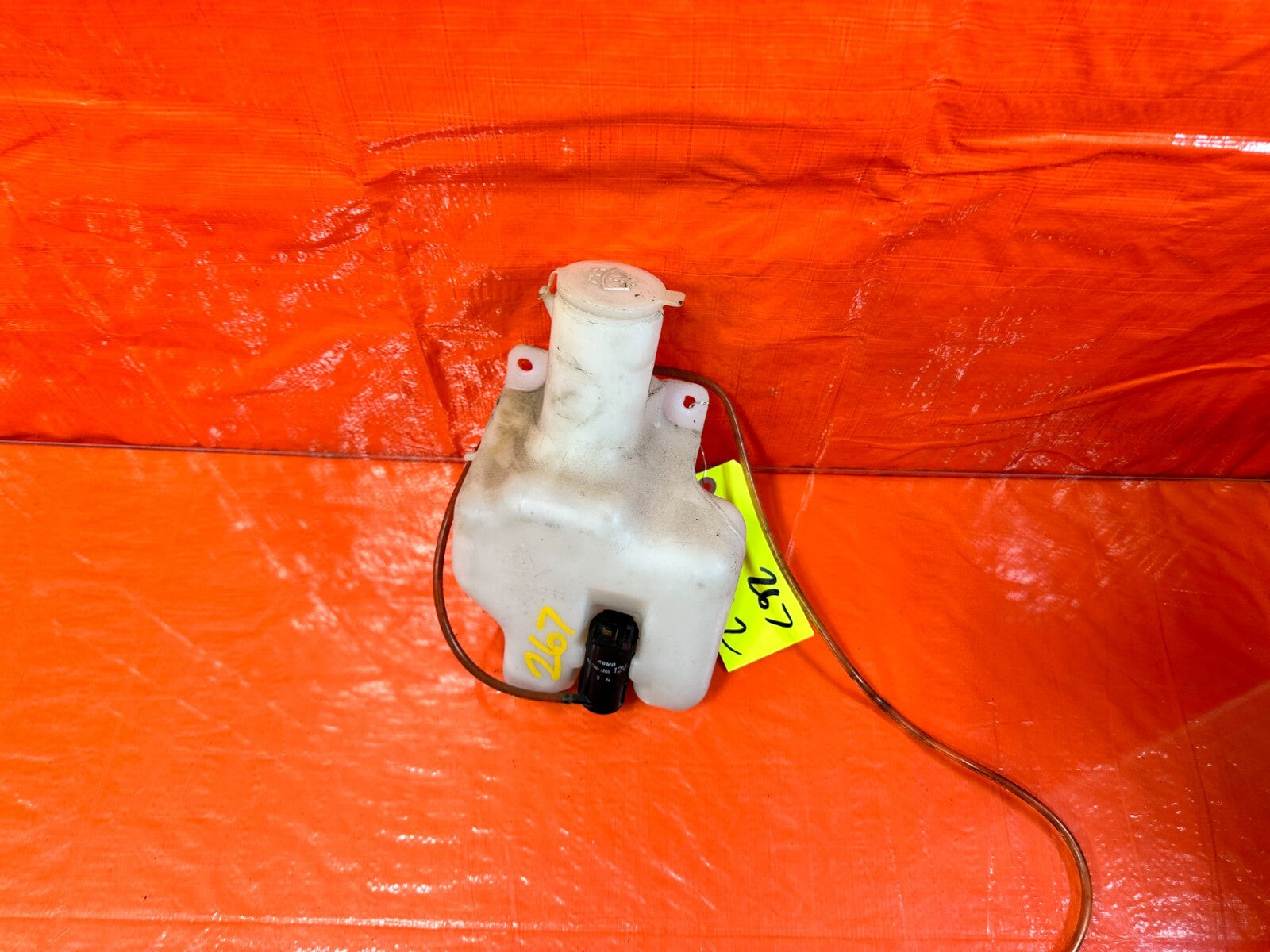 90 93 MAZDA MX 5 MIATA   WINDSHIELD WIPER RESERVOIR TANK W/ MOTOR   OEM #2678