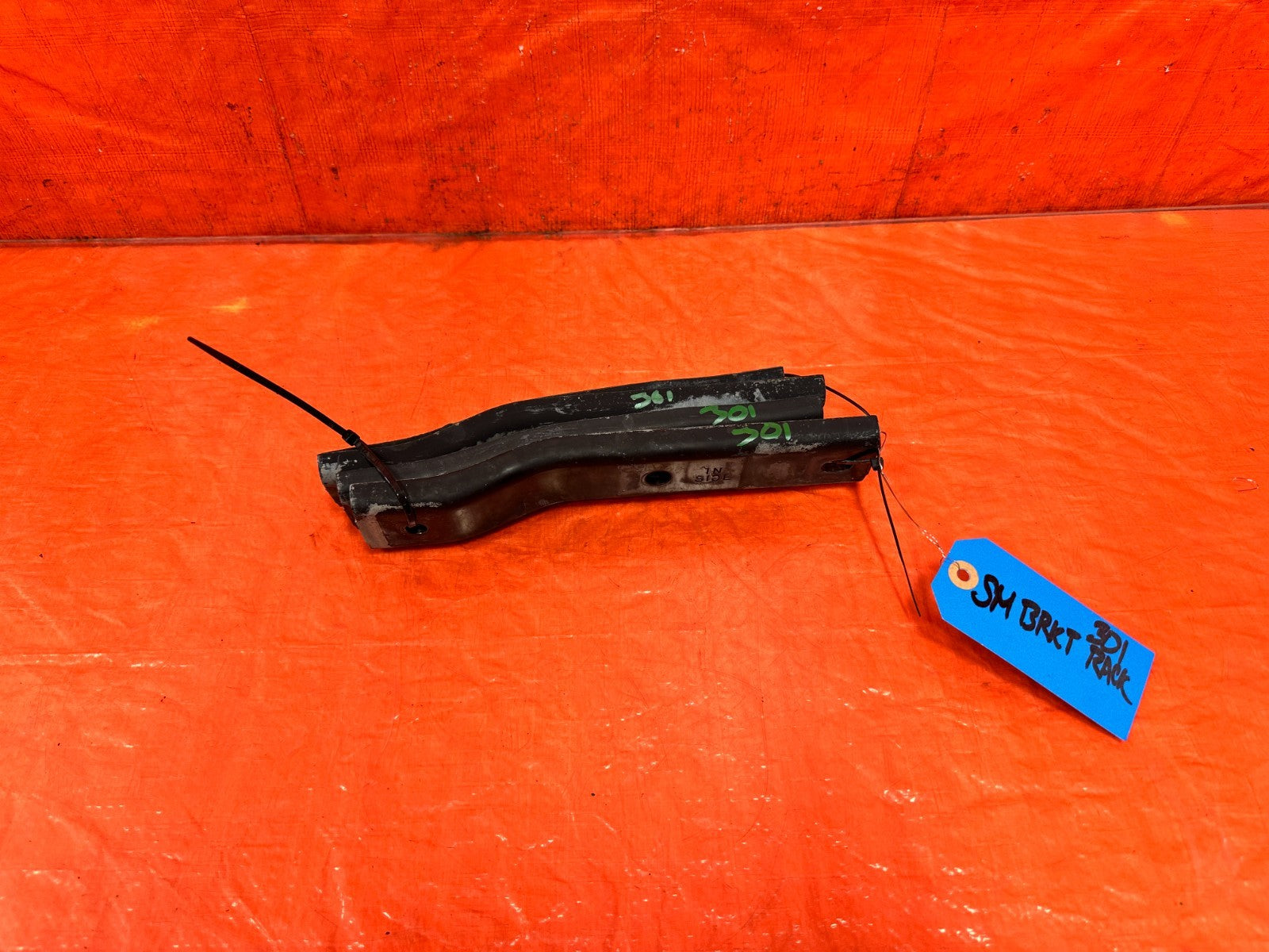 97 01 HONDA CR V CRV   BRACKETS   OEM #3010