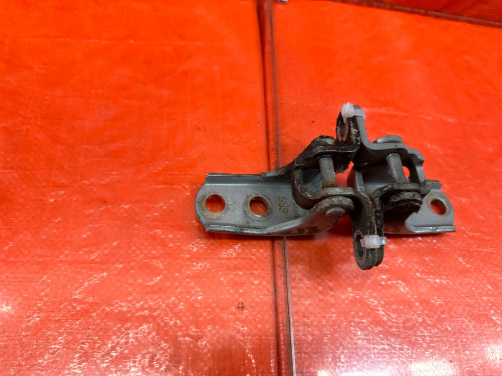02 05 HONDA CIVIC SI EP3 HATCHBACK DOOR HINGE SET UPPER & LOWER   LEFT   OEM 2137