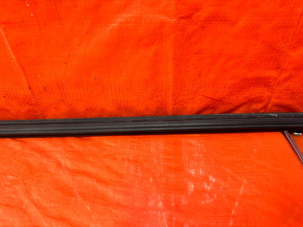 96 00 HONDA CIVIC COUPE & HATCH   DRIVER LEFT DOOR GLASS WINDOW SUB SEAL OEM 28710