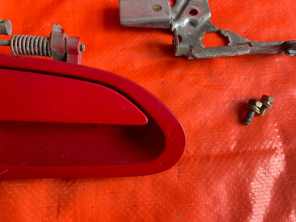 00 09 HONDA S2000 PASSENGER RIGHT EXTERIOR DOOR HANDLE   RED FADED   W/ BRACKET6