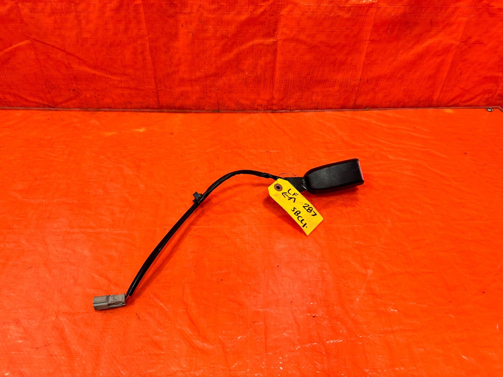 96 00 HONDA CIVIC   SEAT BELT BUCKLE CLIP DRIVER LEFT FRONT   BLACKCOLOR OEM 2870