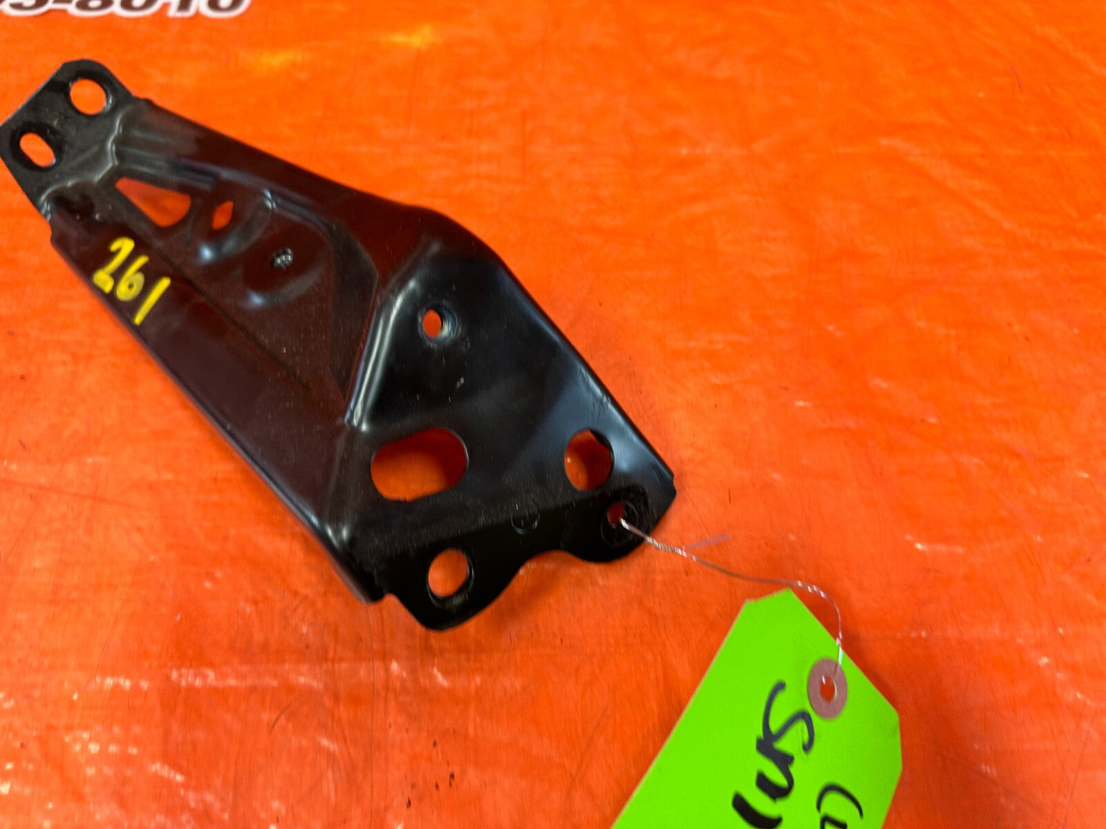 02 10 LEXUS SC430   DRIVER LEFT METAL MOUNTING BRACKET   OEM #2615