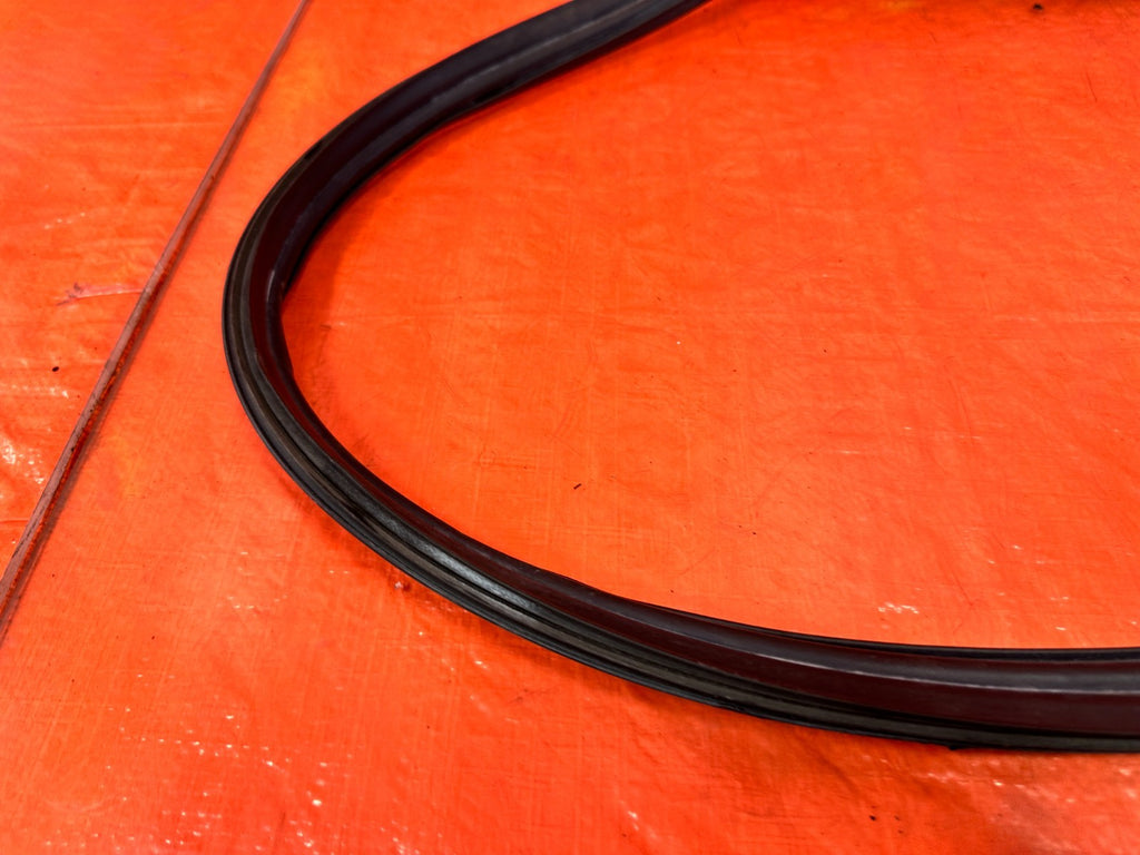 03 05 LANCER EVOLUTION EVO VIII IX 8 9   LEFT REAR DOOR WEATHER STRIP OEM EV911