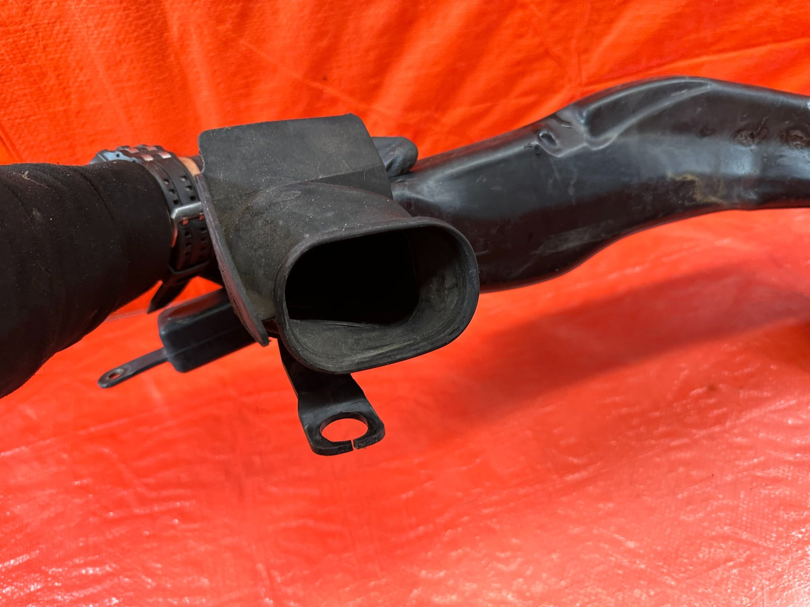 92 93 ACURA INTEGRA   INTAKE SNORKEL SECOND INLET PIPE B   OEM FACTORY #18911