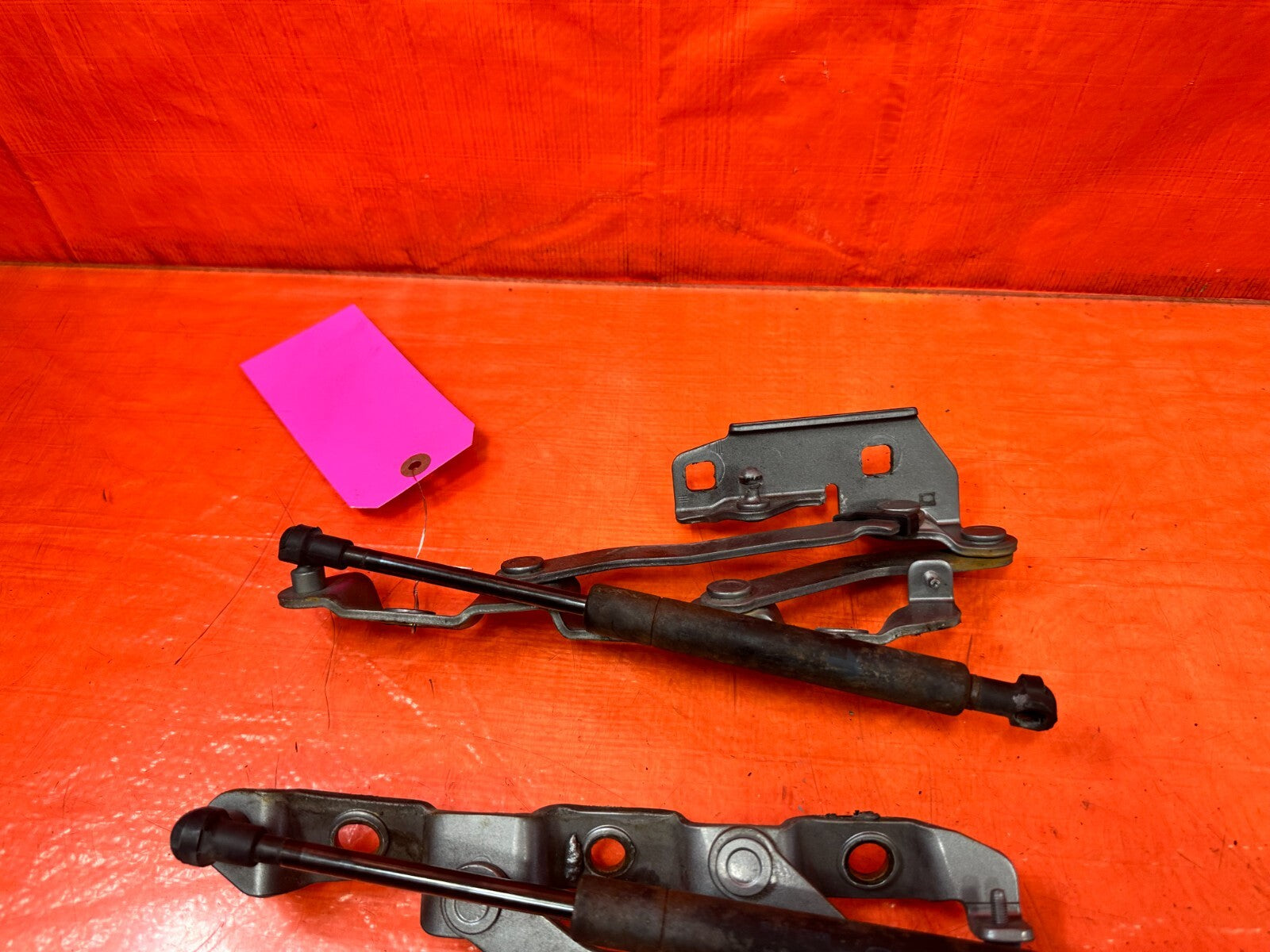 04 08 NISSAN 350Z CONVERTIBLE   LEFT AND RIGHT TRUNK HINGES   OEM FACTORY #26211