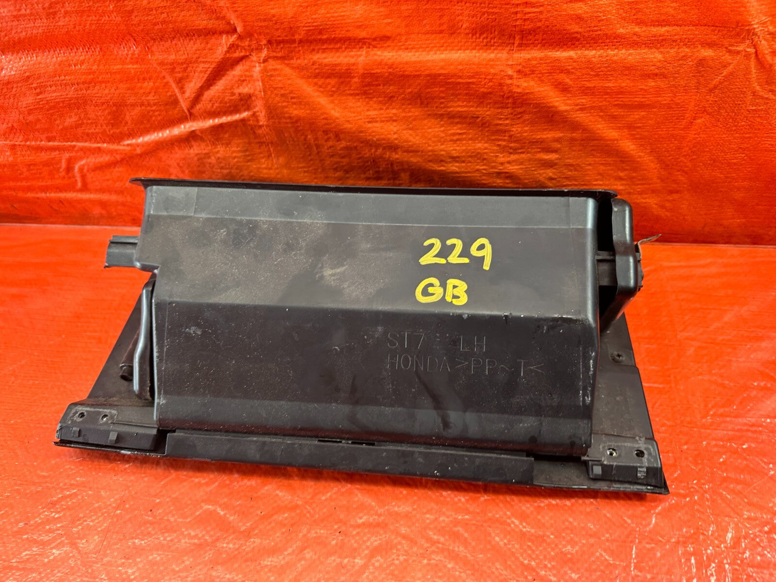 94 01 ACURA INTEGRA 2 & 4 DOOR   GLOVE BOX   BLACK   COLOR   OEM #2297
