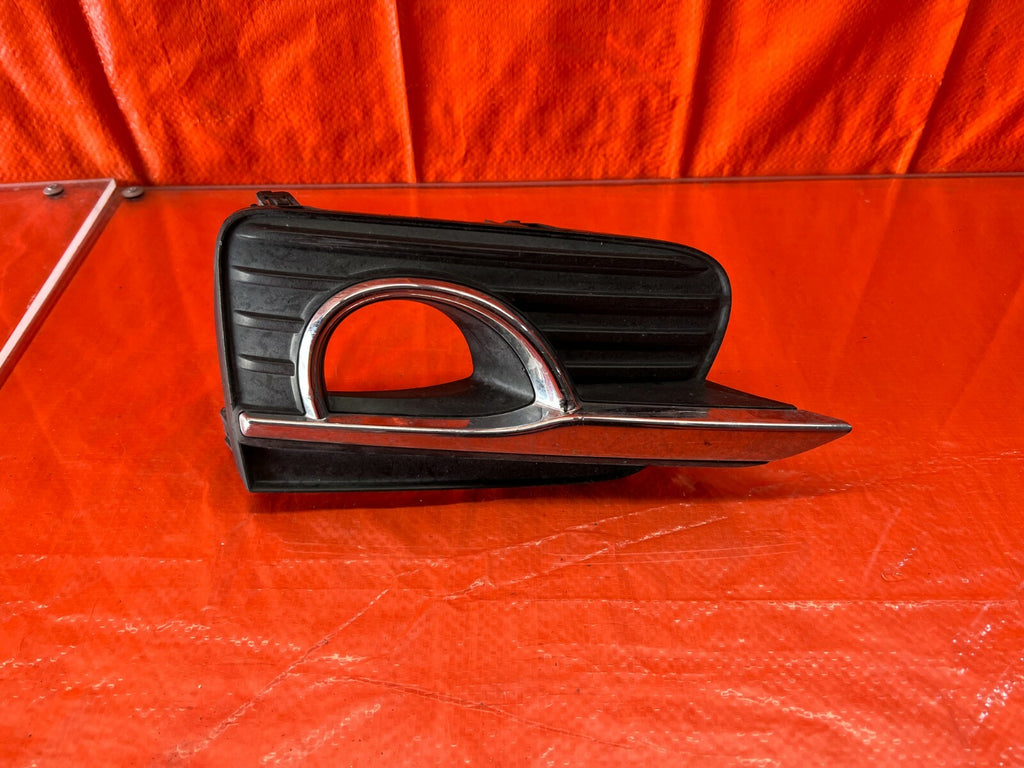 14 17 INFINITI Q50 NON SPORT FOG LIGHT LAMP BEZEL TRIM PLASTIC DRIVER LEFT OEM 0