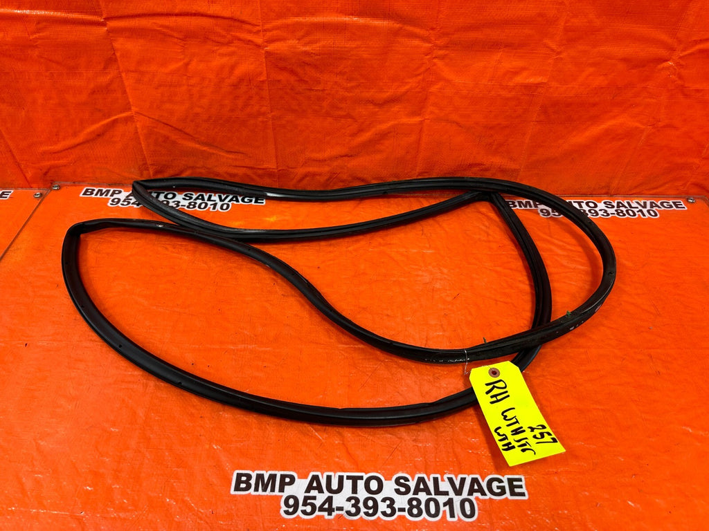 92 95 HONDA CIVIC 2D COUPE CHASSIS 2 DOOR OPEN TRIM WEATHER STRIP LEFT FRONT 2578