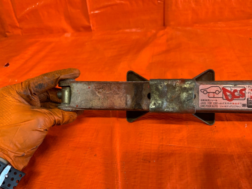 02 06 ACURA RSX TYPE S   SCISSOR JACK   ONLY THE SCISSOR JACK NO OTHER TOOLS  2