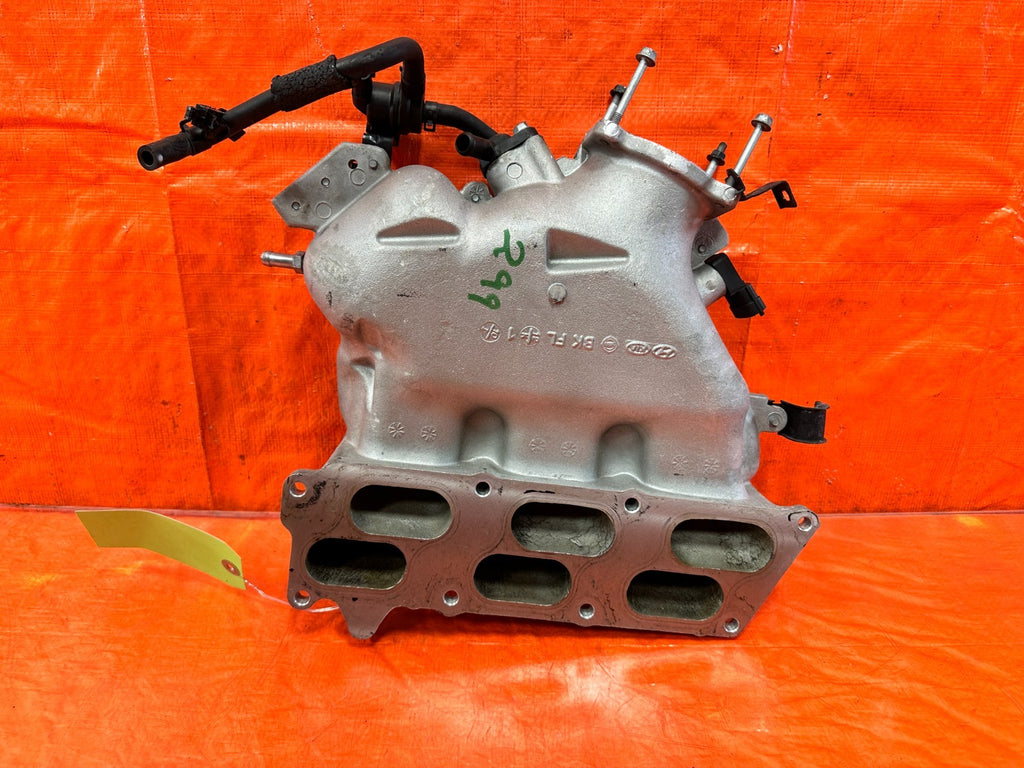 10 16 HYUNDAI GENESIS COUPE 3.8L AT   INTAKE MANIFOLD   TOP PORTION   OEM #2993