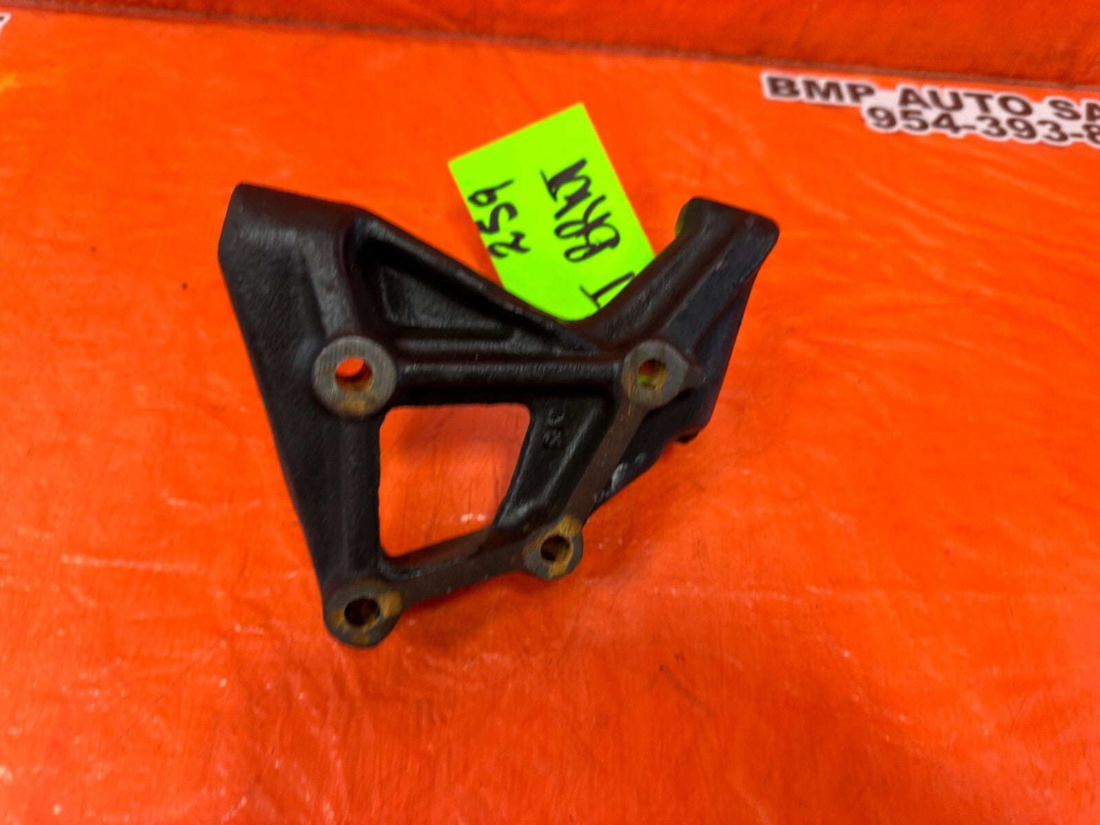 93 01 HONDA PRELUDE   H22 ENGINE MODELS ONLY   ALTERNATOR BRACKET   OEM #2597