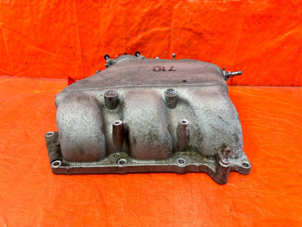 10 16 HYUNDAI GENESIS COUPE 3.8L AT   INTAKE MANIFOLD   TOP PORTION   OEM #3028