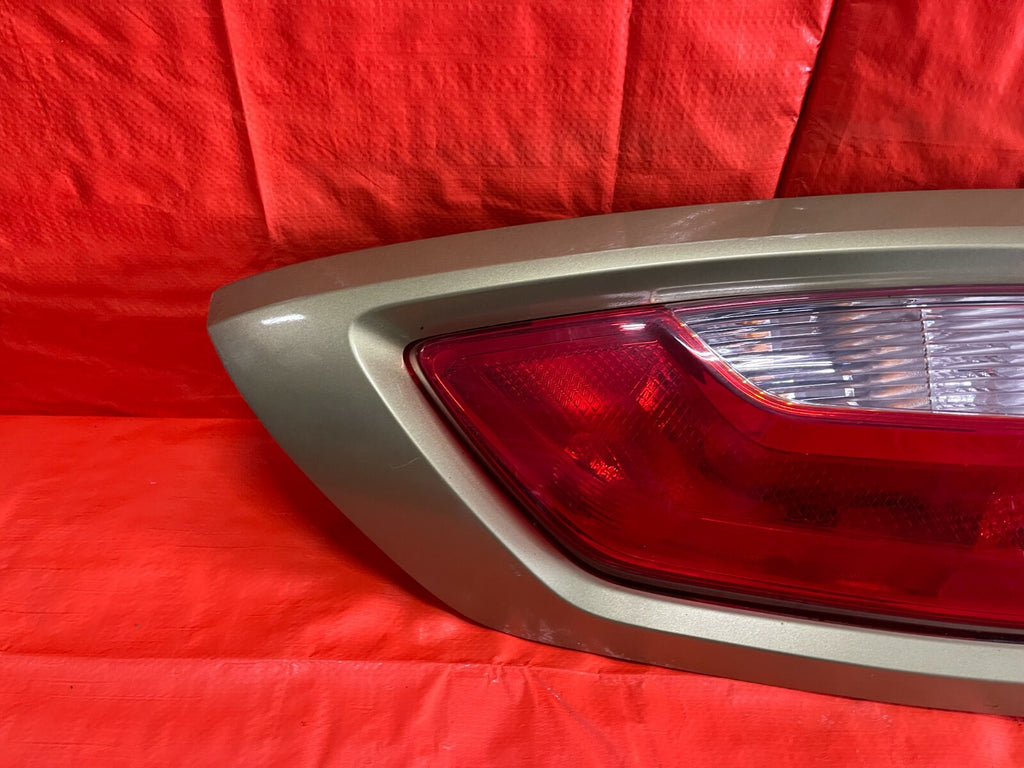 12 13 KIA SOUL   NON LED HALOGEN MODEL   DRIVER LEFT TAIL LIGHT LAMP   GREEN OEM8