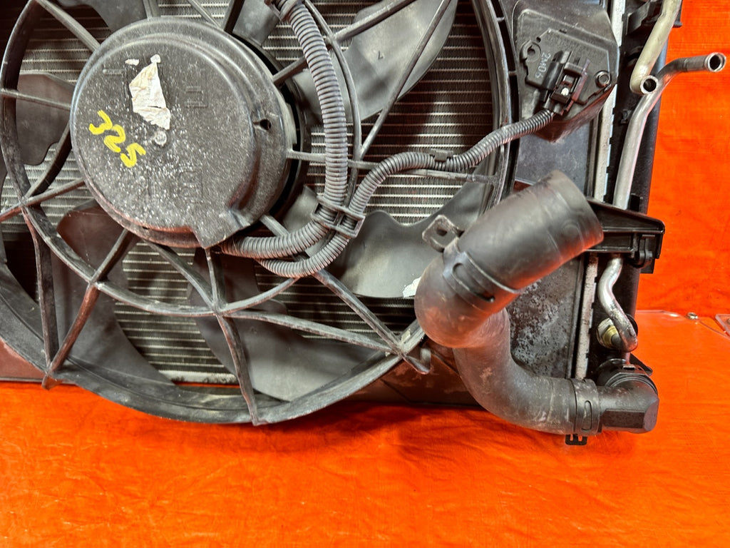 12 14 HYUNDAI GENESIS COUPE BK2 2.0L   RADIATOR W/ BOTH COOLING FANS & TANK 3256