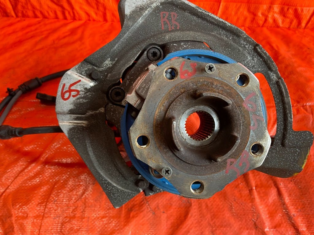 14 16 PORSCHE   PANAMERA 4 MODEL   AWD   RIGHT REAR SPINDLE KNUCKLE HUB OEM #656