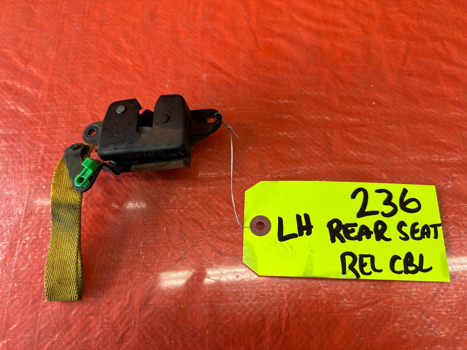 92 95 HONDA CIVIC   2D COUPE   SEAT RELEASE LATCH   DRIVER LEFT SIDE   OEM #2360
