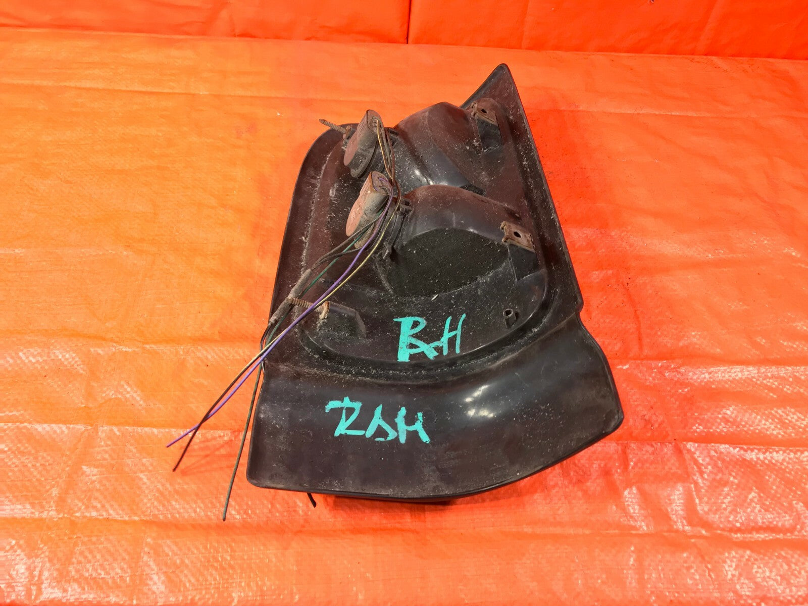 OEM 1998 1999 2000 DODGE RAM 1500 PASSENGER RIGHT TAIL LIGHT LAMP 98 99 550552206