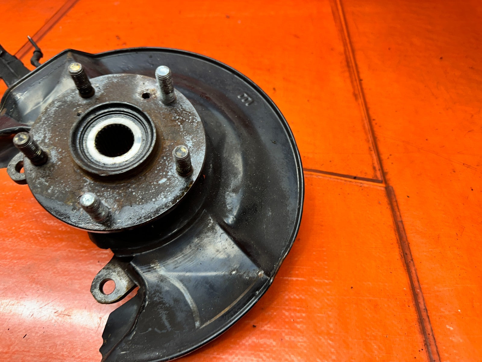 04-08 ACURA TSX 4D 2.4L K24A2 LEFT FRONT DRIVER STEERING KNUCKLE SPINDLE HUB 3426
