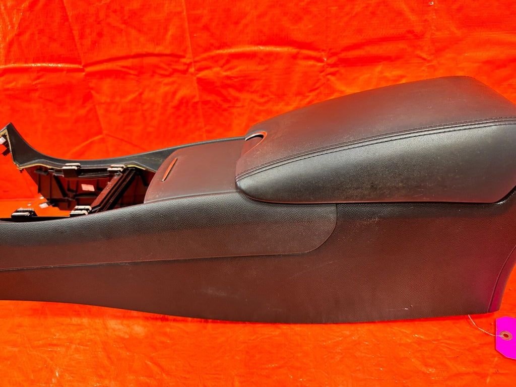 09 15 INFINITI G37 CONVERTIBLE   ARM REST / CENTER CONSOLE STORAGE COMPARTMENT  12