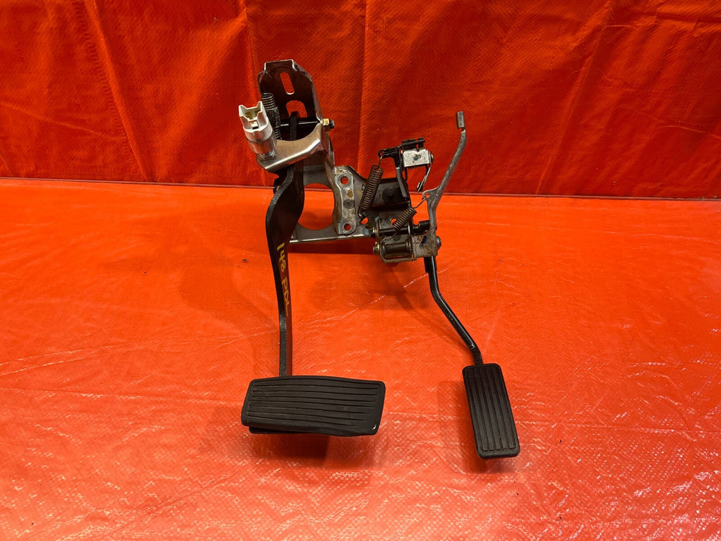 94 01 ACURA INTEGRA   AUTOMATIC TRANSMISSION MODEL   GAS AND BRAKE PEDAL OEM 1480