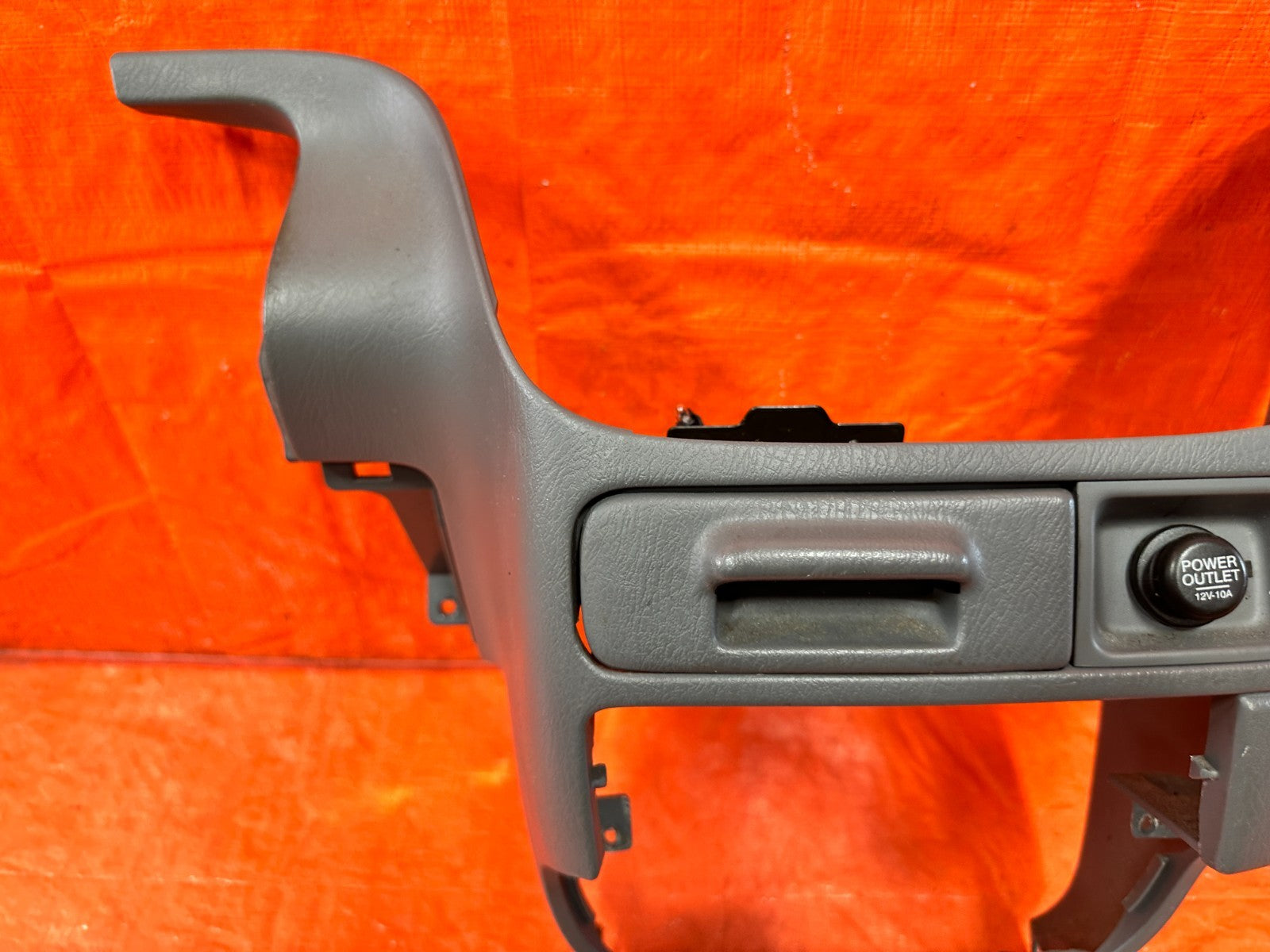 97 98 HONDA CR V CRV   DASHBOARD MOUNTED CENTER CONSOLE ASH TRAY 12V OEM 3012