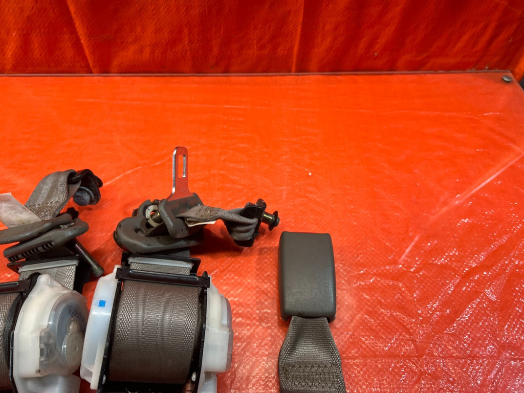 02 06 ACURA RSX TYPE S & BASE   REAR SEAT BELT SET LEFT RIGHT   TAN   OEM #1405