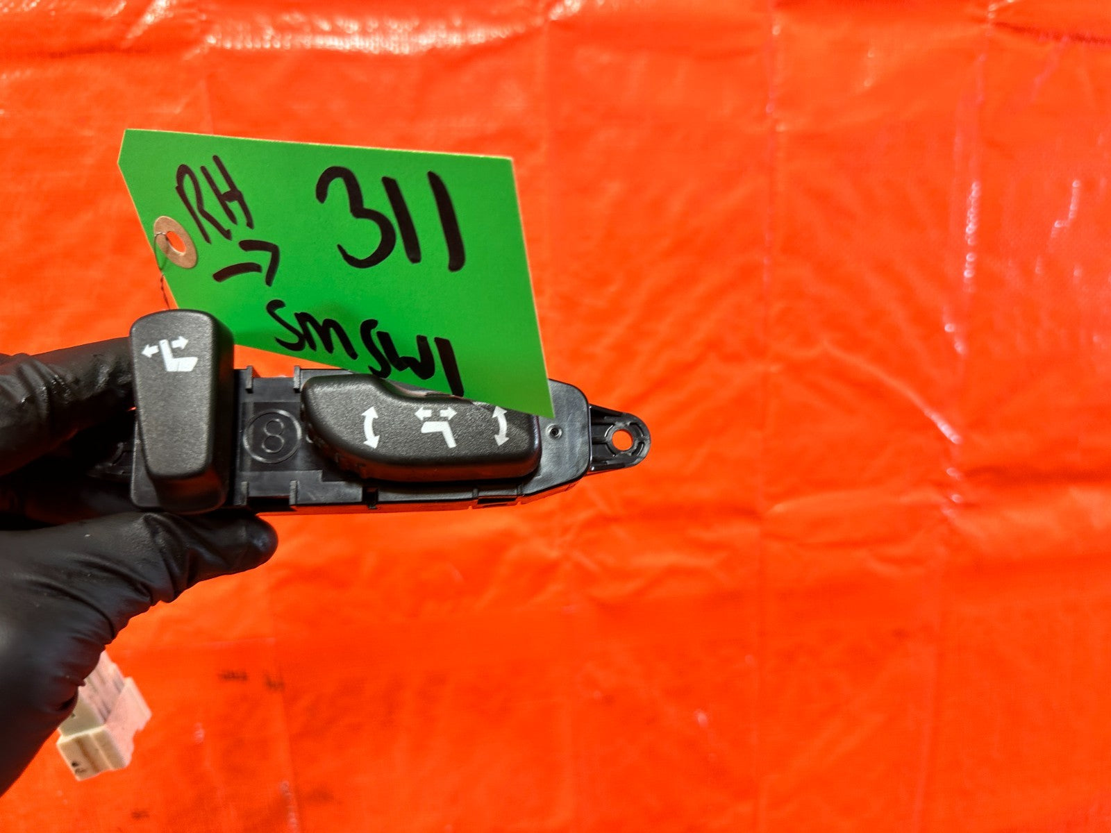 08 15 INFINITI G37 & Q60    2D COUPE   PASSENGER RIGHT SEAT ADJUSTMENT SWITCH 311
