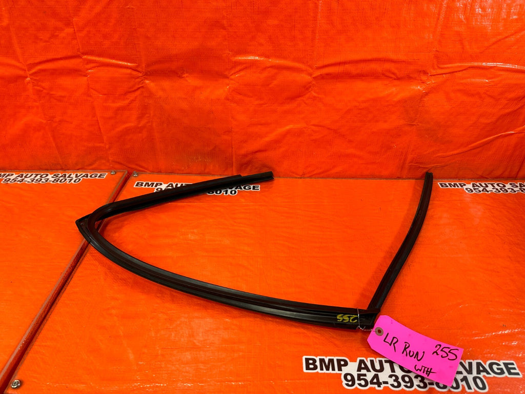 04 08 ACURA TSX   DRIVER LEFT REAR WINDOW GLASS RUN CHANNEL   OEM #25511